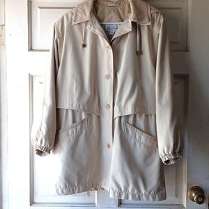 ☆☆☆Vintage Carlo Briani Jacket and Trench Coat size Medium Color Cream& Beige